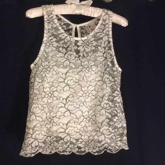 H&M Tops - Flowered crop top